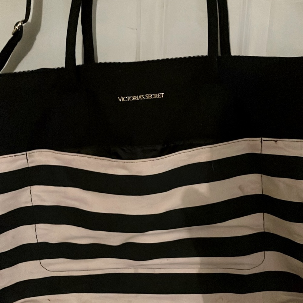 Victoria’s Secret Large hand bag with shoulder strap gently used